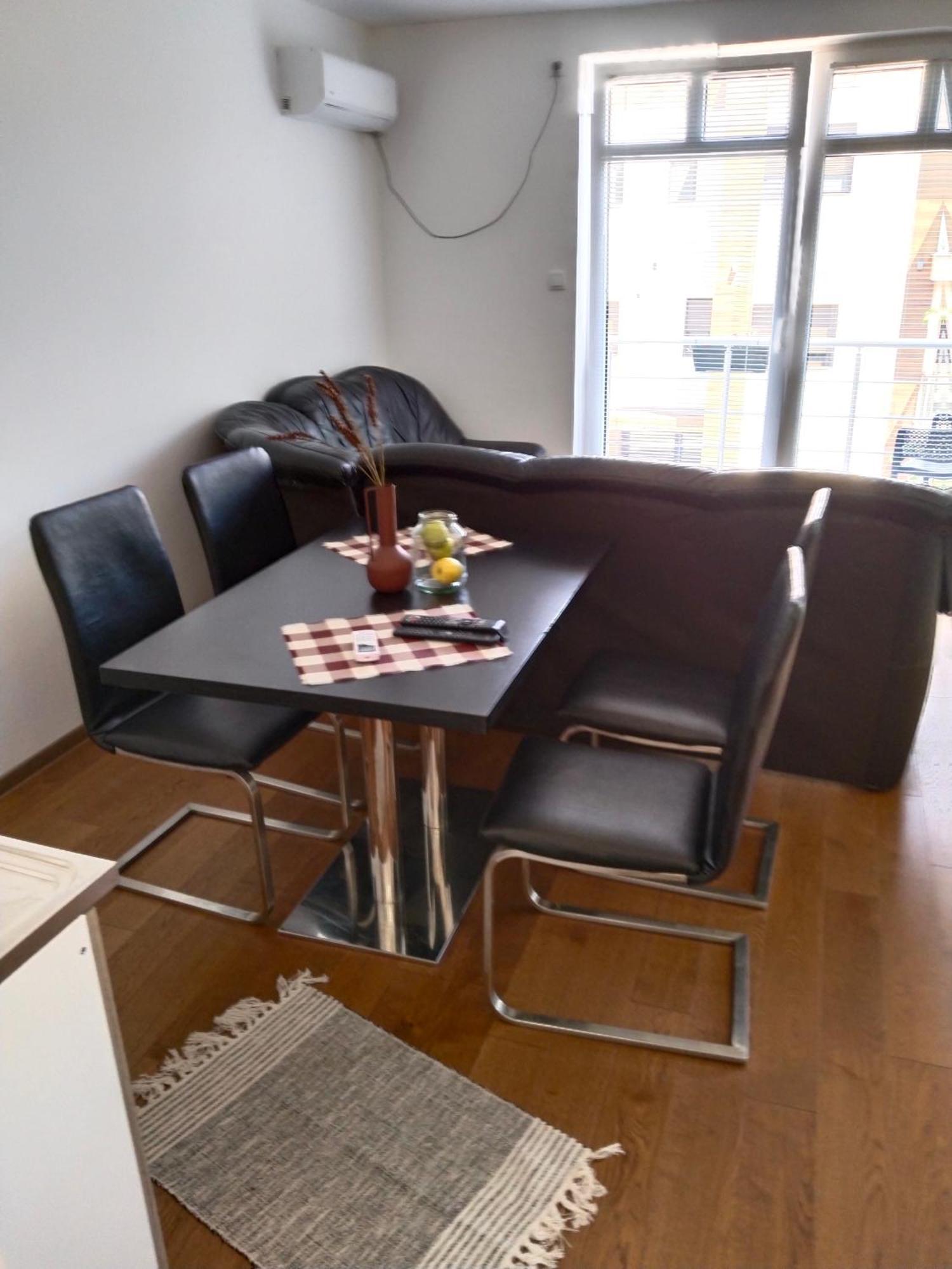 Sandra Apartmani Vrsac Phòng bức ảnh