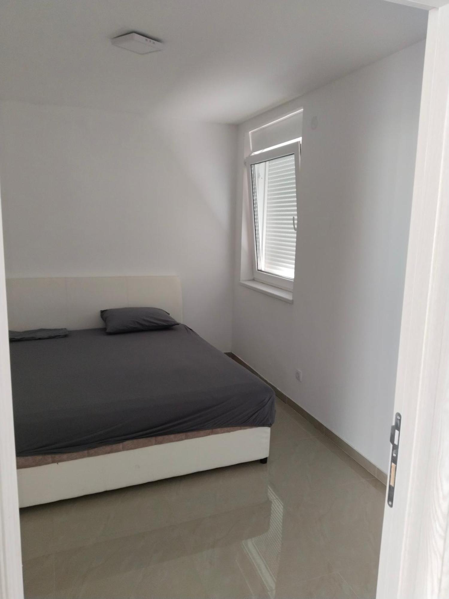 Sandra Apartmani Vrsac Phòng bức ảnh